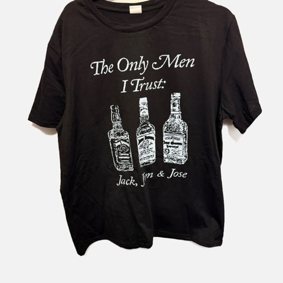 Booze bottle men I trust tshirt - Picture 1 of 2